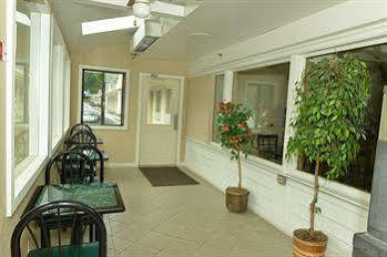 Whitney Inn & Suites Hamden Exterior photo